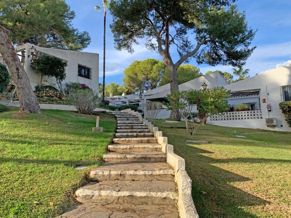 Bungalow With Large Terrace In A Quiet Park - Beach Nearby Sitio de Calahonda المظهر الخارجي الصورة